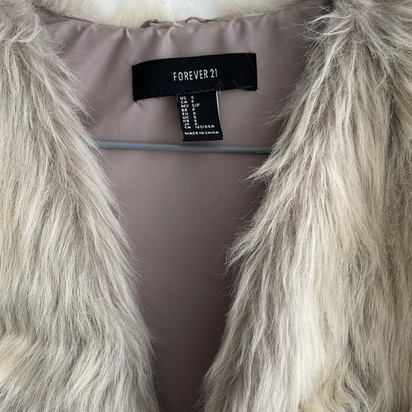 Faux Fur vest - Picture 3 of 3